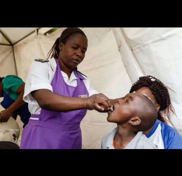 A health worker administers cholera vaccine to a child in Bauchi state – Credits: Bauchi State Government, Ripplesnigeria, Dailyvendor