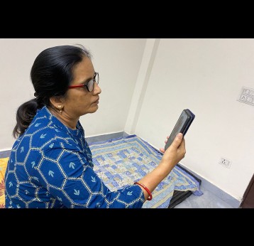 Poonam, a diabetic patient opting for teleconsultation. Credit: Aayushi Shukla