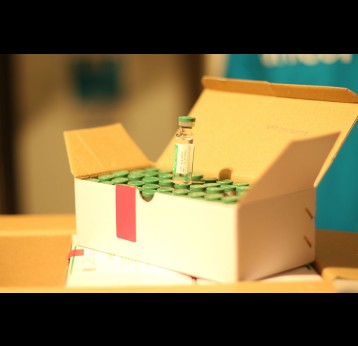A box containing vials with COVID-19 vaccine. Credit: © UNICEF/UN0425090/Yeslam