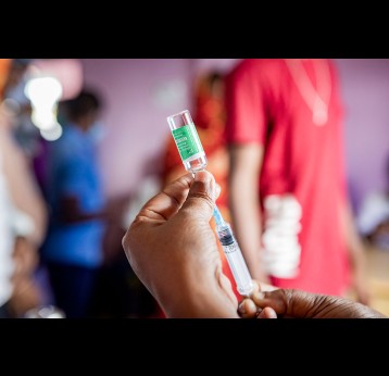 A syringe is being prepared for COVID-19 vaccination. Credit: Gavi/2022/Benedikt v.Loebell