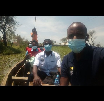 Wycliffe Welangai (in white) and colleagues punting towards a health outreach session during 2019's catastrophic floods.