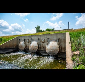 Heavy metal flood control gate discharging into a waterbody