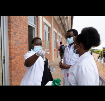 Health workers in Rwanda. Credit: Gavi/2021/Serrah Galos