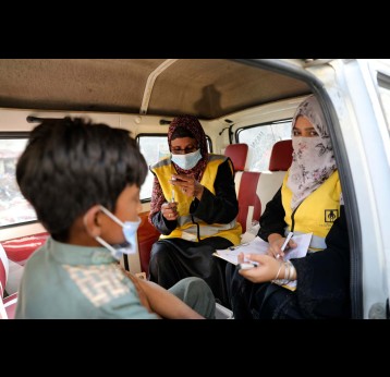 A boy receives the measles and rubella vaccination during a nationwide campaign in Pakistan. Credit: Gavi/2021/Asad Zaidi