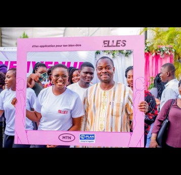 Lancement de l'application Elles, qui vise à promouvoir la santé sexuelle et reproductive auprès des jeunes au Bénin, à Cotonou. Crédit : Edna Fleure