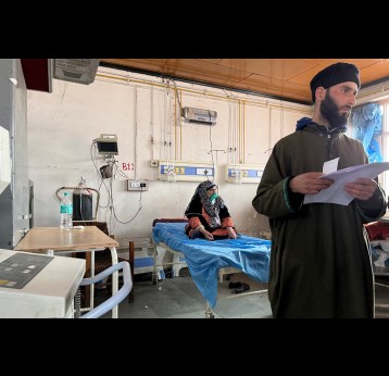 A patient in the emergency ward of Srinigar's hospital in the Kashmir Himalayas. Credit: Parvaiz Bhat