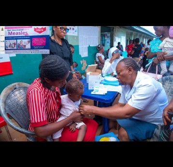 Children in Enugu State are vaccinated against measles during a major catch-up campaign. Credit: UNICEF/2024/Chika Ezeugwu
