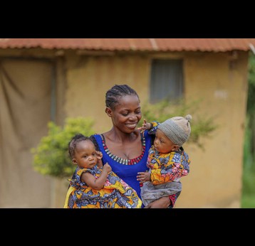 Landu Pulu, mother of twins, during a malaria vaccination session. Credit: Tabende Gloire Gloddy