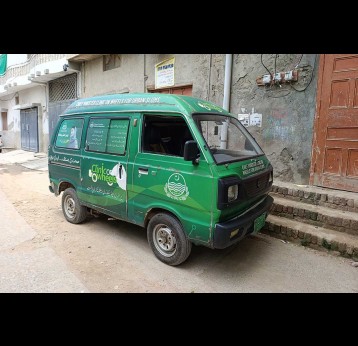 Clinics on Wheels van parked in Dhok Najoo, Rawalpindi. Credit: Rahul Basharat Rajput