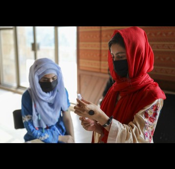 A health worker preparing Covid-19 vaccination for a young girl who came for the vaccination in a government vaccination center in F9 Park Islamabad, Pakistan, this is the only facility in the country where people can ask to be administered a vaccine of their choice. Credit: Gavi/Asad Zaidi