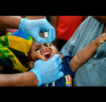 A child in Papua New Guinea receiving an oral polio vaccination during a previous outbreak in 2018. Brendan Esposito/AAP