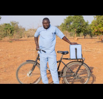 A vaccine cyclist, Malawi. Credit: Amref Health Africa
