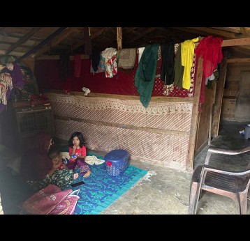 Rashida Begum, 25, with her children in a tin and wood shed at a Rohingya refugee informal settlement in Karyani Talab, Jammu, north of India. Credit: Raihana Maqbool