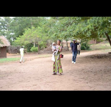 A mother attends an immunisation session with her baby in Tanganika, DRC. Credit: VillageReach/Victor Useni