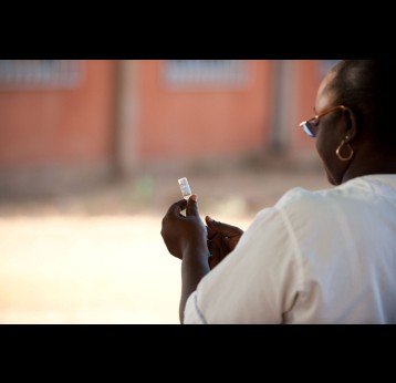 A health care worker prepares a meningitis vaccine. Photo: PATH/Gabe Bienczycki.