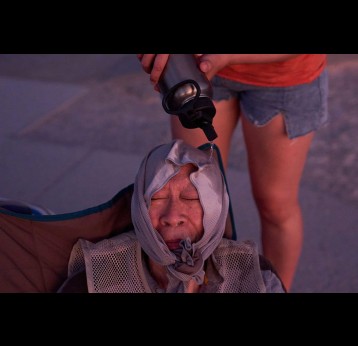 Grace Chyuwei pours water on Joe Chyuwei to help with the heat in Death Valley National Park, California, in 2025. Image by AP Photo/John Locher, File