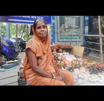 Kamlesh Devi spends up to 12 hours each day at her roadside stall in Delhi, where rising temperatures are taking a toll on her health and livelihood. Credit: Safina Nabi