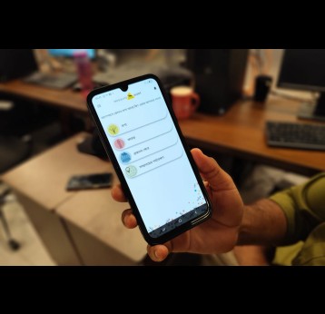 Mosquito Alert app being used by a subscriber in Dhaka. Credit: Mohammad Al Amin