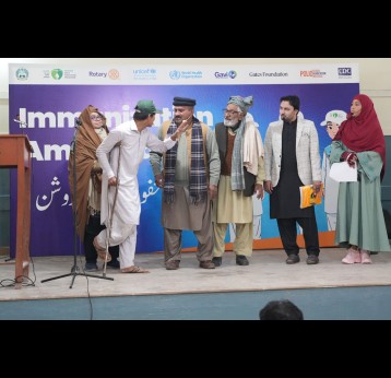 Leaning on crutches, Hassan Munir, a young actor portraying a polio victim in a theatre performance about the importance of childhood vaccination, pleads with Khan Lala, a staunch opponent of immunisation. Credit: Emergency Operation Centre
