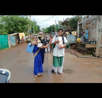 Auxiliary Nurse Midwife Pooja Sahu must often walk more than 2km in the heat. Credit: Shuriah Niazi