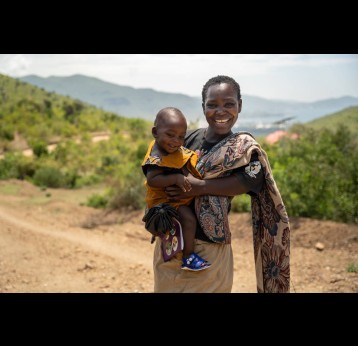 A mother with her child in Kenya after he received his third dose of the malaria vaccine. Credit: Gavi/2023/Kelvin Juma
