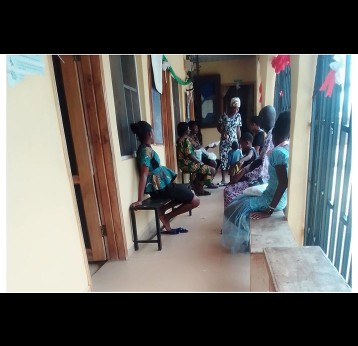 Women arriving for routine immunisation. Credit: Adetokunbo Abiola