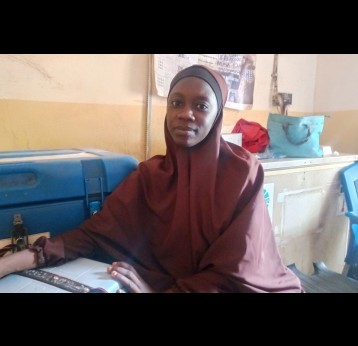 Aina’u Abubakar, a vaccinator and former polio supervisor, says tracking tools like tally sheets help ensure no child is missed during immunisation sessions. Credit: Jesusegun Alagbe