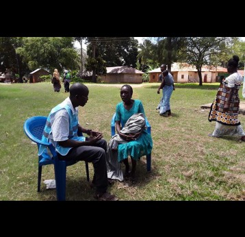 A community health promoter speaking to a mother about malaria. Health promoters have targeted messages to prevent malaria in pregnant and lactating women. Credit: Joyce Chimbi