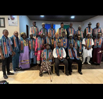 A gathering of religious leaders, healers and women. Credit: Focus 1000 Sierra Leone