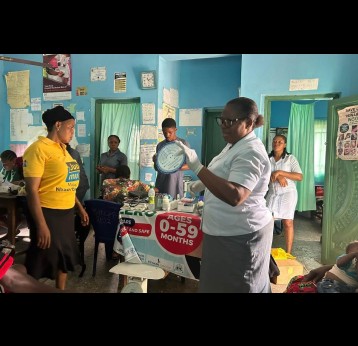 A healthcare worker delivers a health talk to mothers about the importance of routine immunisation and family planning in a PHC in Anambara State. Credit: Parkers Mobile Clinic