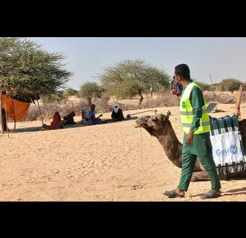 A coordinator of the Attama project on a mission to find nomadic children who have not received any vaccinations in remote areas of the Taoudenni region Credit: AVS, Mali.