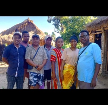 Third from right, Germinah, midwife at the community health post, alongside colleagues from the Ambatoboeny district health team. Credit: Jhpiego/Madagascar
