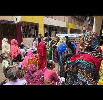 Medics test residents’ blood pressure at a housing project in Mumbai, India. CREDIT: LAURA SPINNEY