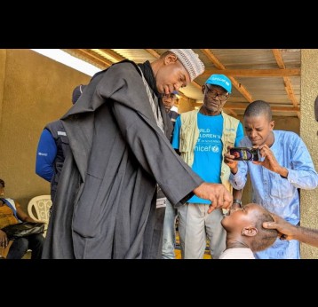 À Wouro Labbo, dans l’Extrême-Nord du Cameroun, 114 enfants ont été vaccinés contre la polio et ont reçu de la vitamine A. Crédit : Unicef Cameroon