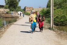 Health worker bring children to get vaccinate against Typhoid, during the TCV campaign in Sobhot khan khosoo, Dera Allah yar city in Jaffarabad District, Baluchistan Province, Pakistan. Photographer: Asad Zaidi/2022/Gavi