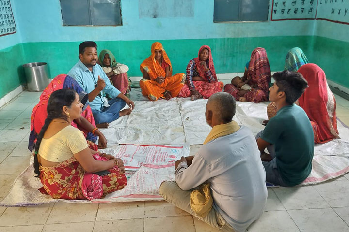 Vaccination team holding a community meeting. Credit: Saurav Singh