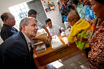 Dagfinn Høybråten at the Koh Dach health centre outside Phnom Penh, Cambodia