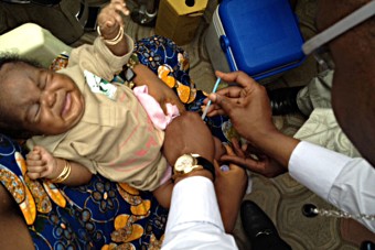 Baby Christabel Emmanuel receives pentavalent vaccine © Joseph Oteri/2012