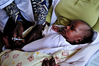 Rwanda health clinic 2010 - injection
