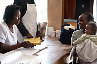 Kenya pneumococcal launch health worker