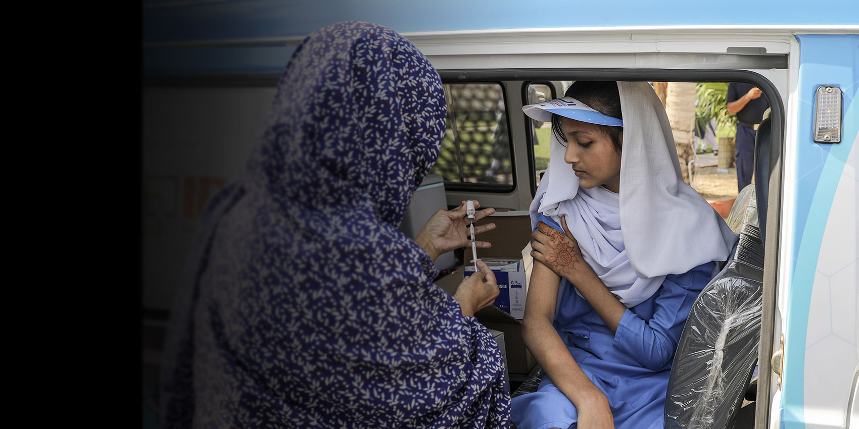 Karachi, Pakistan: health worker administers typhoid conjugate vaccine (TCV) to 13-year-old Laiba Ejaz – Gavi/2019/Asad Zaidi