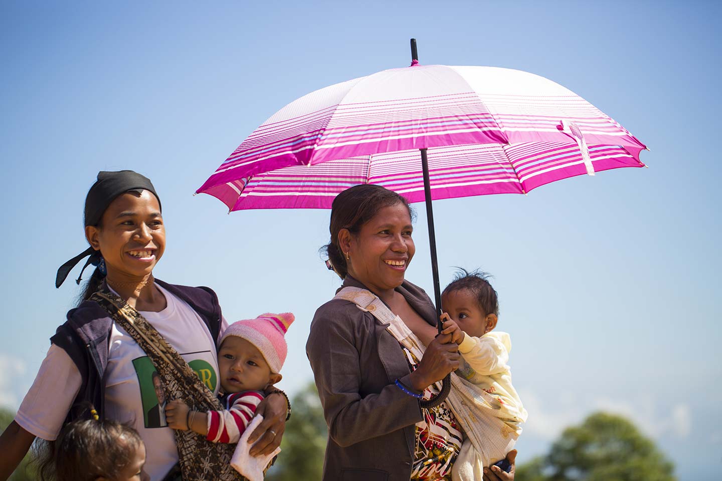 Mothers and their children make their way to receive vaccinations against measles and rubella in Ermera Municipality. ©UNICEF Timor-Leste/Soares.