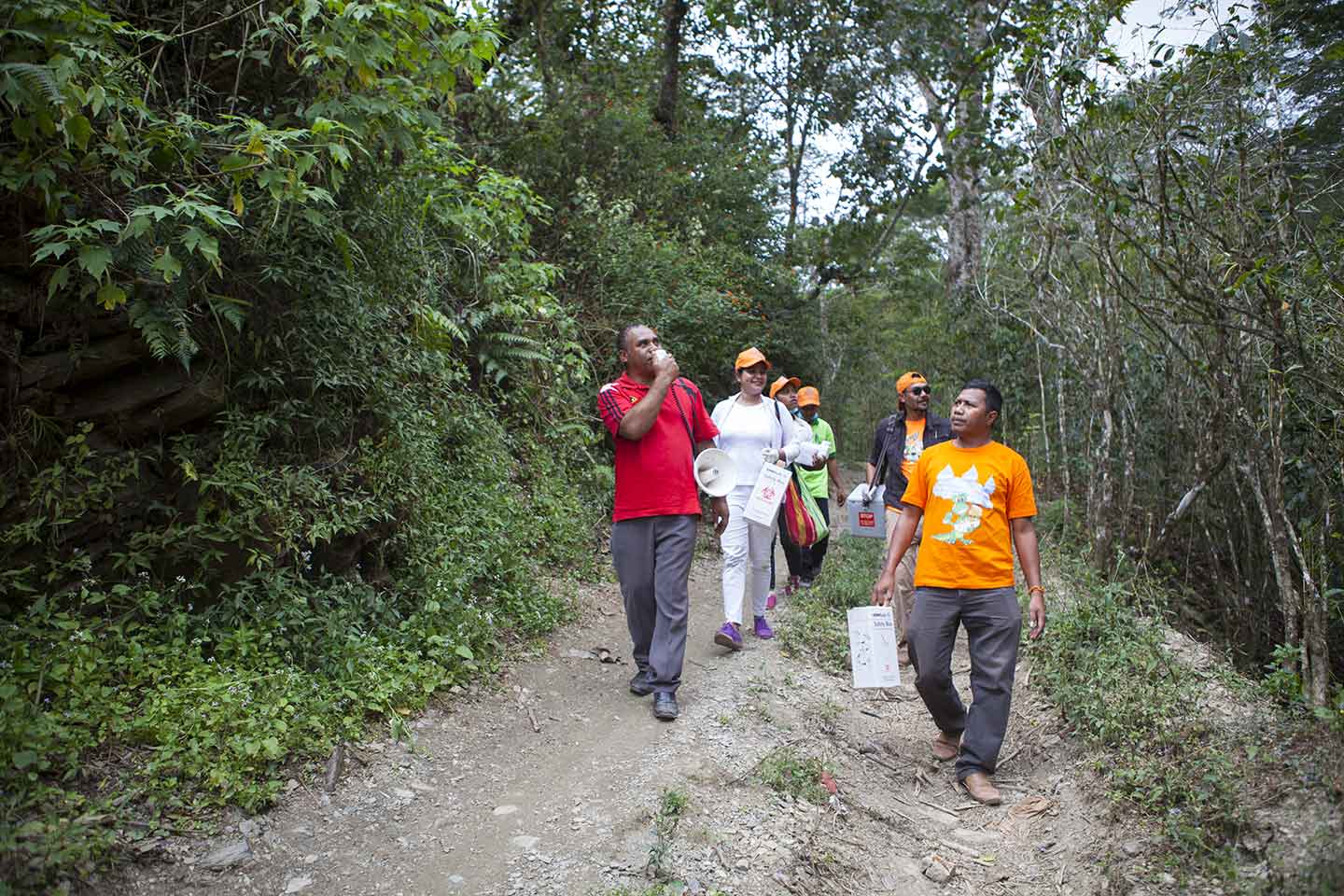 Health workers, many of them volunteers, attend every household in all 13 of Timor-Leste’s municipalities to tell families about the vaccination services available in the country. They can often face numerous access challenges. © UNICEF Timor-Leste/Soares.