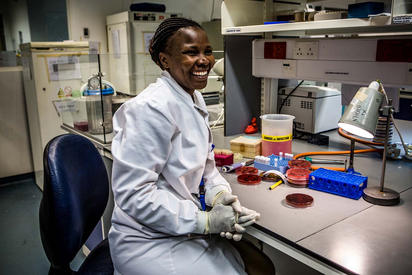 Laboratory workers analyse swab tests for the PCVIS's nasopharyngeal carriage study. This is the crucial other side of the PCV-10 Impact Study: gathering evidence of whether the vaccine is in fact contributing to a drop in invasive pneumococcal disease. The Kenyan government with support from Gavi, introduced a new vaccine, PCV-10, which targets 10 bacteria that can cause Invasive Pneumococcal Disease. Credit: Evelyn Hockstein