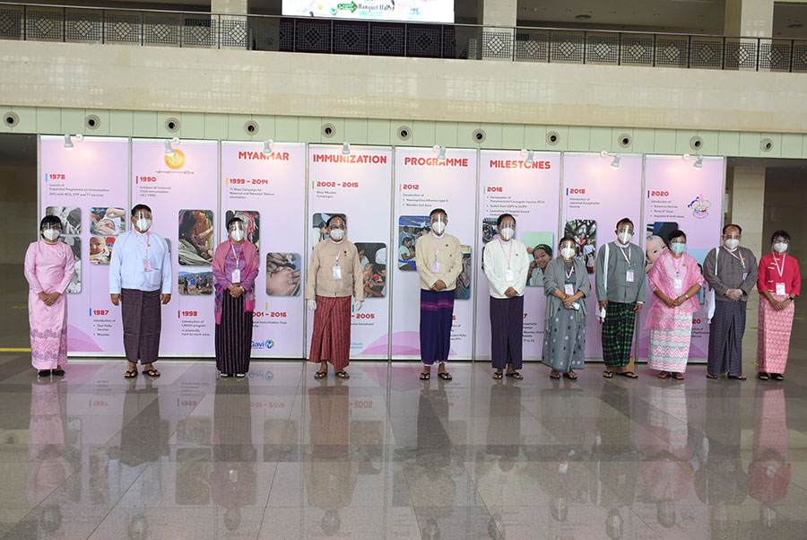 Union Ministers and higher officials from the Ministry of Health and Sports and the Ministry of Education pictured at the launch ceremony. Gavi/2020