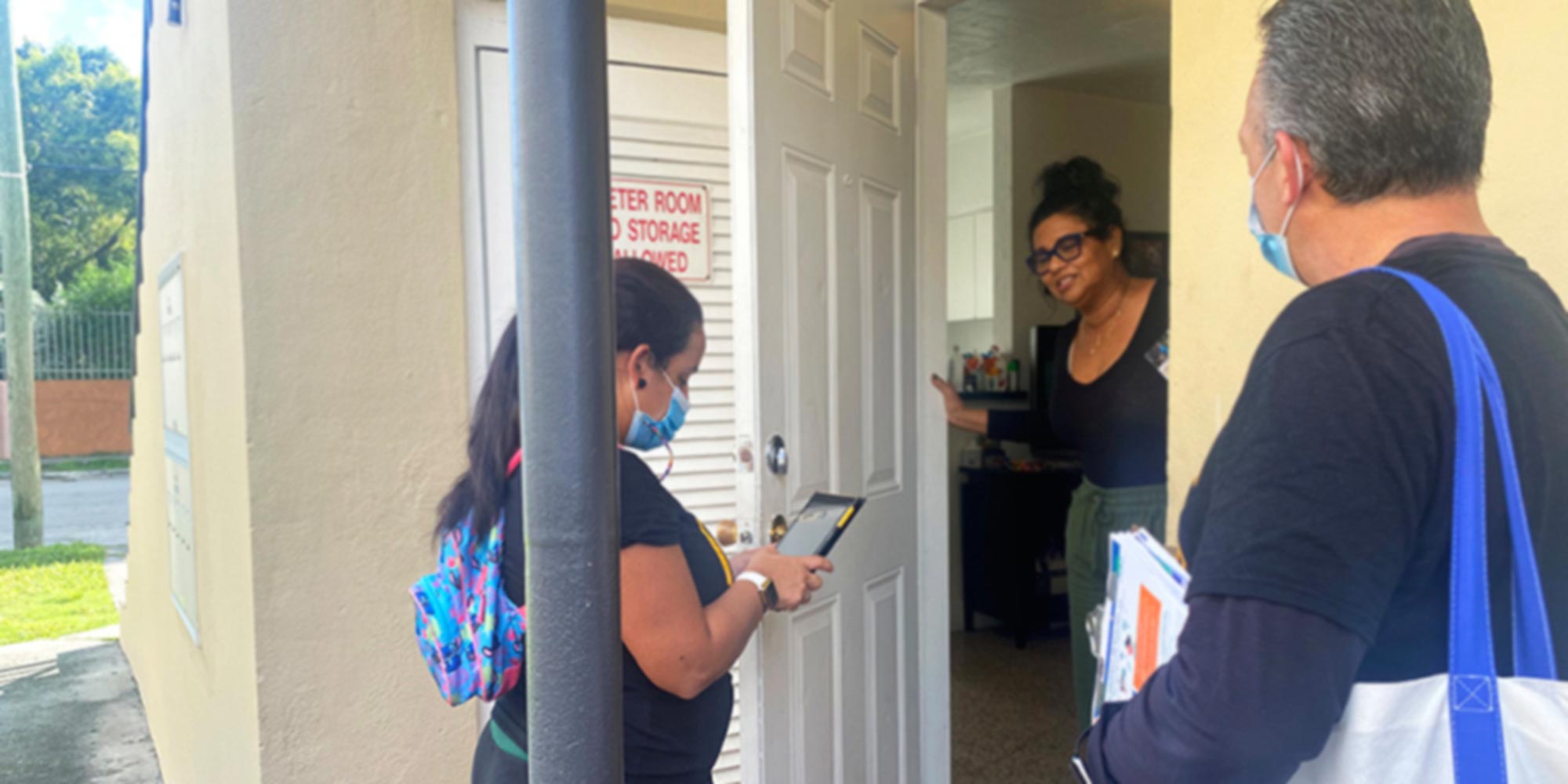 Door To Door In Miami S Little Havana To Build Trust In Testing Vaccination Gavi The Vaccine Alliance
