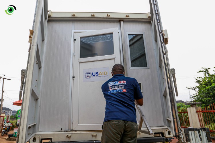 The KNCV Tuberculosis Foundation contributed to improving COVID-19 testing capacity in the state with the mobile molecular laboratory unit. Photo Credit: Nigeria Health Watch