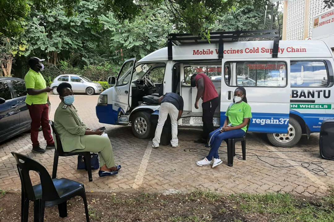 As a result of its mobility, the "vaccine taxi" was able to inoculate as many as 6000 people during Zimbabwe's 10-day typhoid immunisation campaign earlier this year