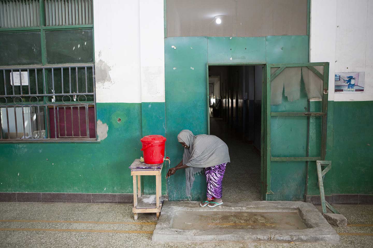 A woman washes her hands outside the Cholera treatment centre in Banadir hospital in Mogadishu, Somalia. Credit: Gavi/2017/Karel Prinsloo