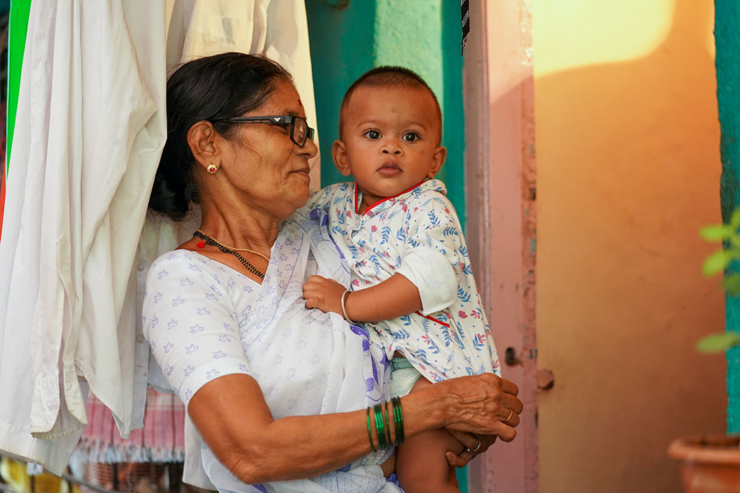 A woman and a child at their home in Mumbai. Gavi/2020